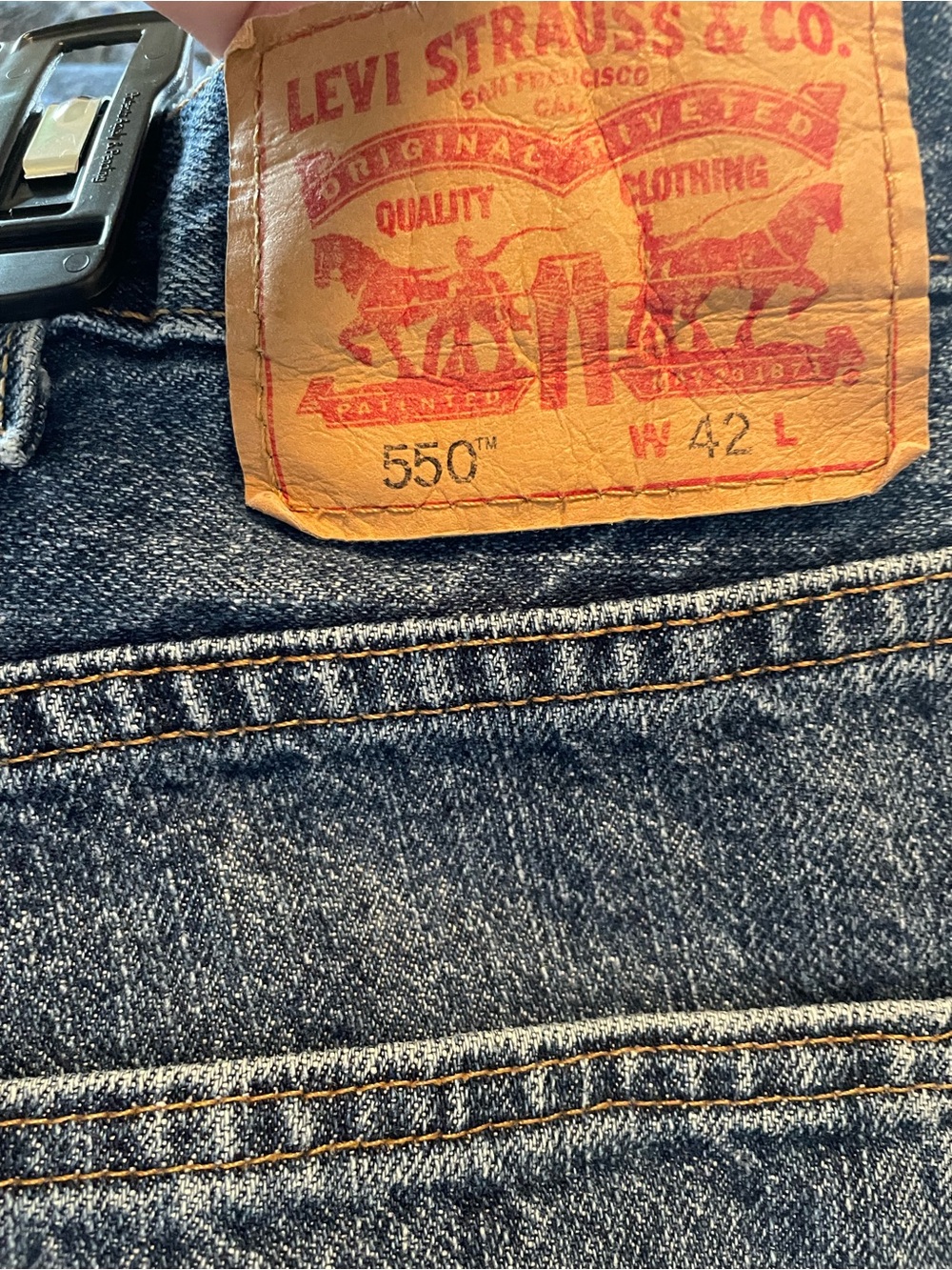 Men’s Levi’s 550 shorts. 42 waist x10” inseam - Picture 2 of 8